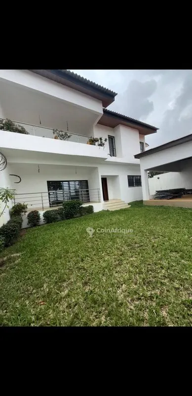 Villa duplex 7 pièces avec garage et jardin — Angré Château